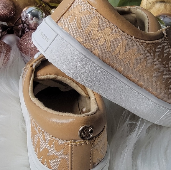 Michael Kors Toddler/Big Kid Sneakers - Picture 5 of 8